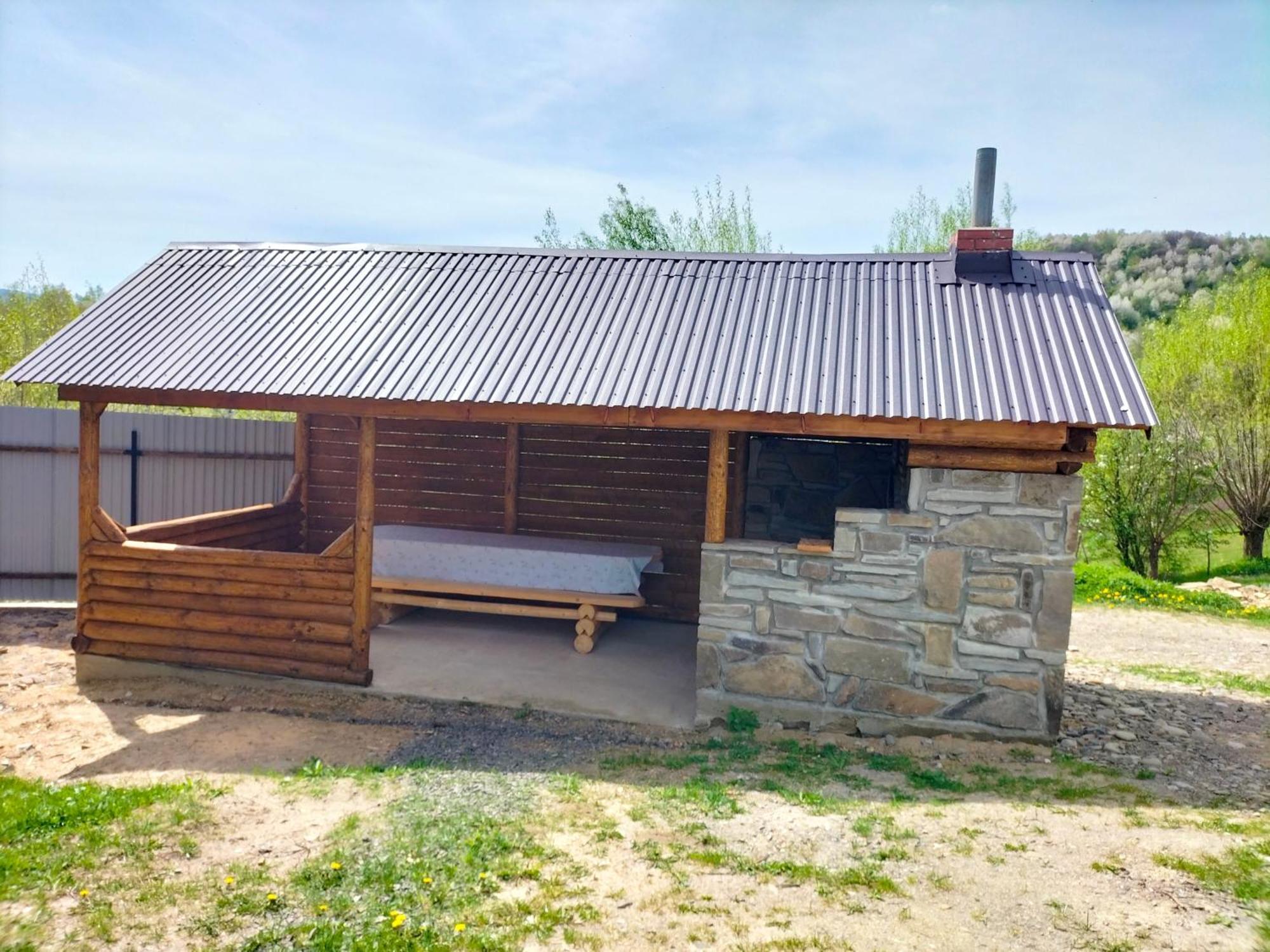 "Бджілка" І " Садиба Для Відпочинку" Lyuta Exterior foto
